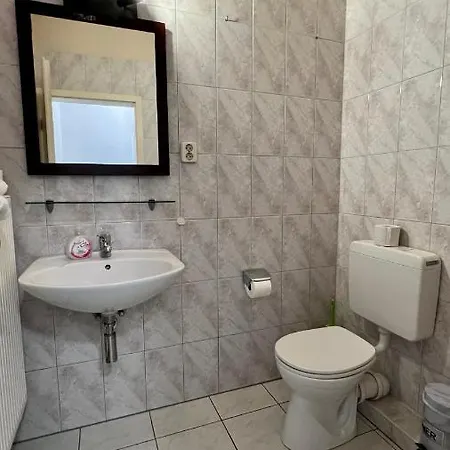 Zentrale Monteur & Businesswohnung In Heide Mit Wlan, Kueche & Parkplatz *
